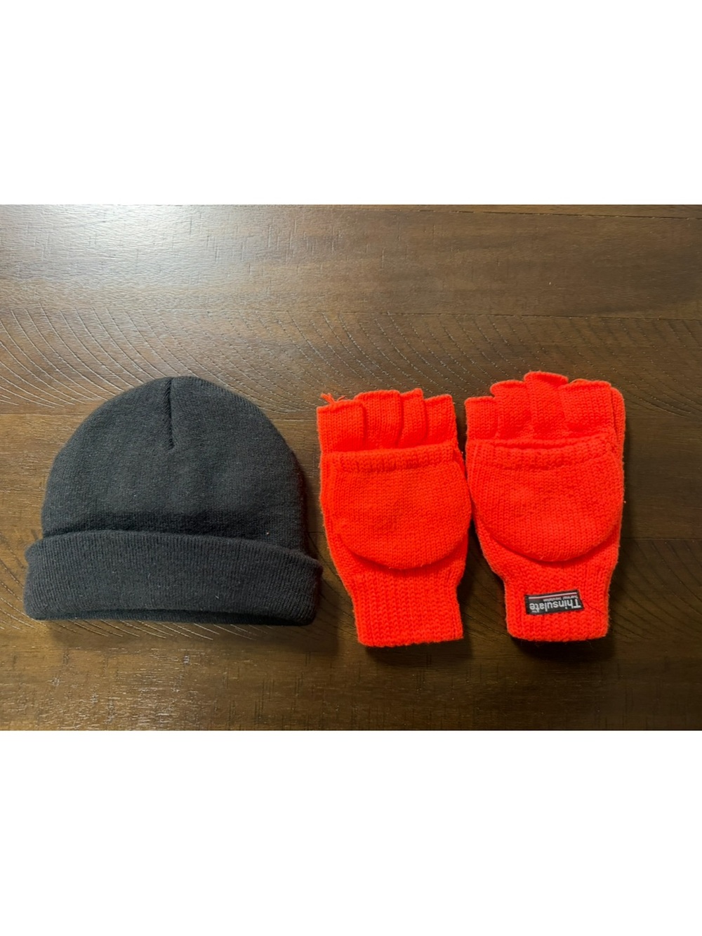 3M Thinsulate Blaze orange gloves and black hat